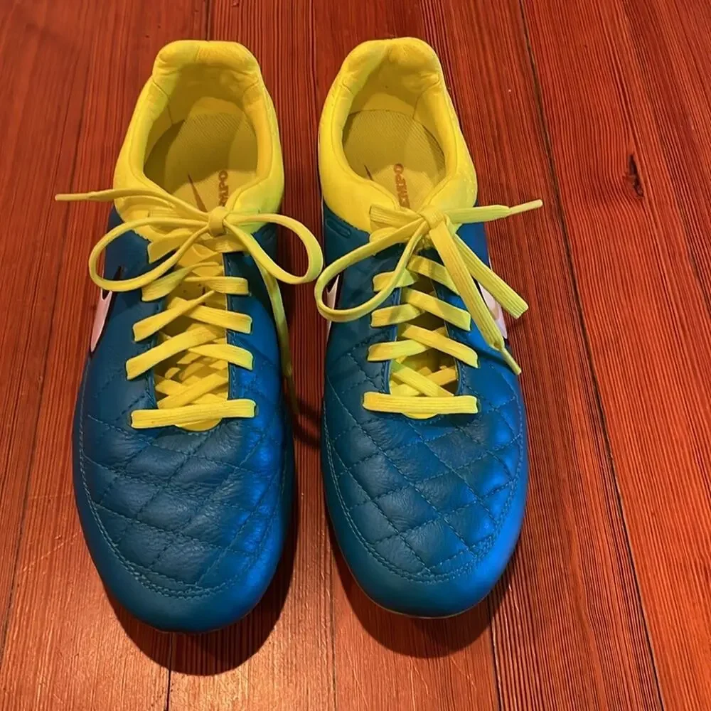 Women’s Nike Tiempo Legacy FG Cleats 630547-400 Tagged 8 Fits like a 6/6.5